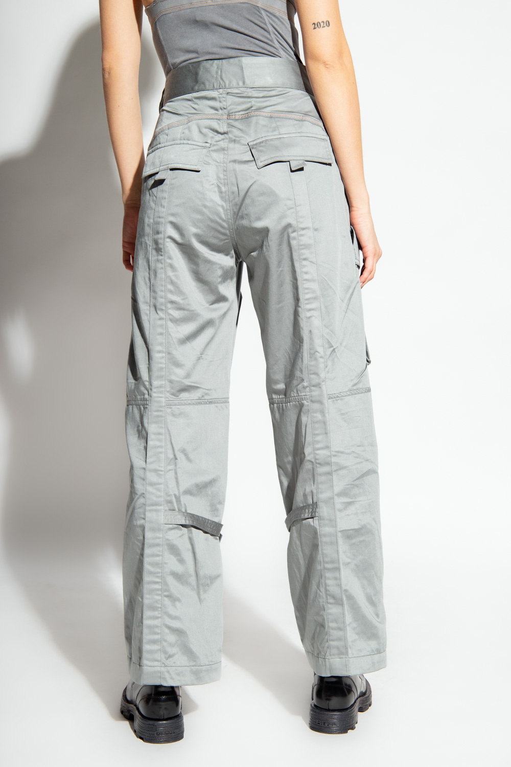 【DISCERNMENT】Eyelet half-moon cargo cotton pants DISCERNMENT】Eyelet half-moon cargo cotton pants